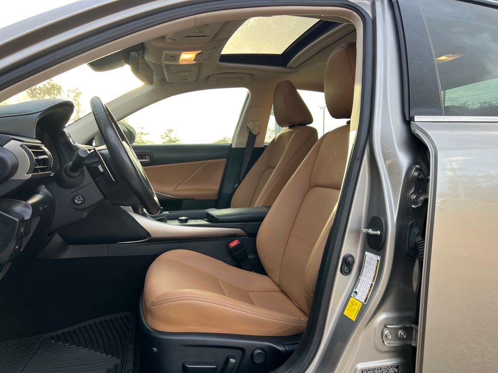Used 2019 Lexus IS 300 image 10