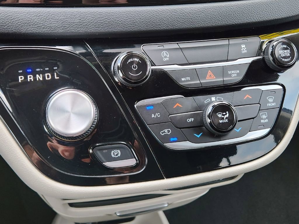 Used 2023 Chrysler Voyager LX FWD image 19