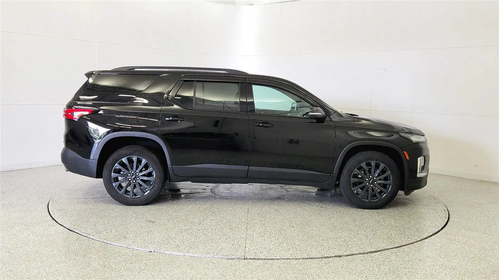 Used 2023 Chevrolet Traverse RS AWD/4WD image 9