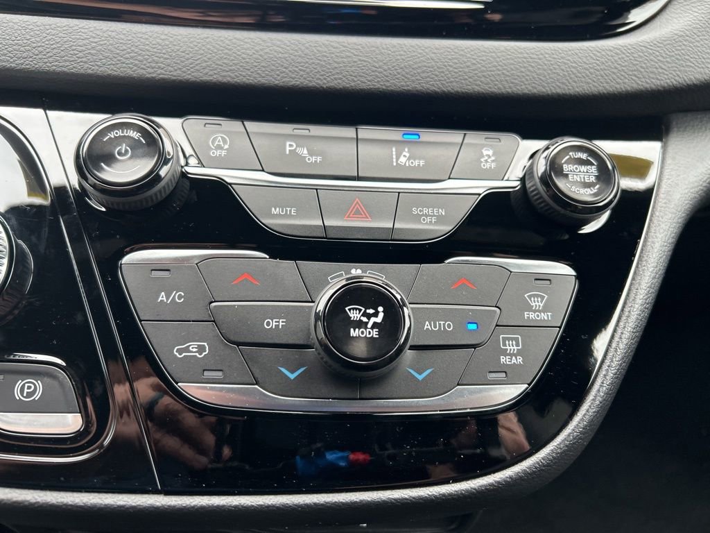 New 2026 Chrysler Voyager LX image 24