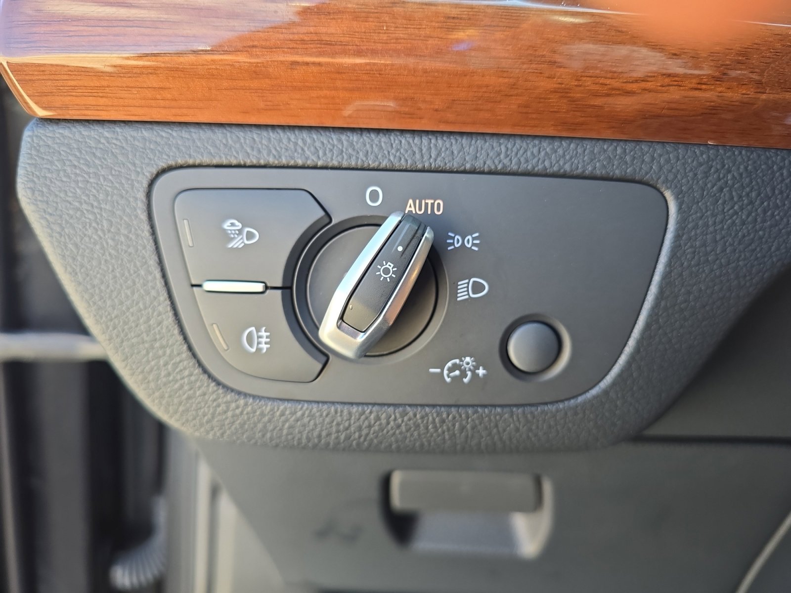 Used 2023 Audi Q5 2.0T Premium w/ Convenience Package image 24