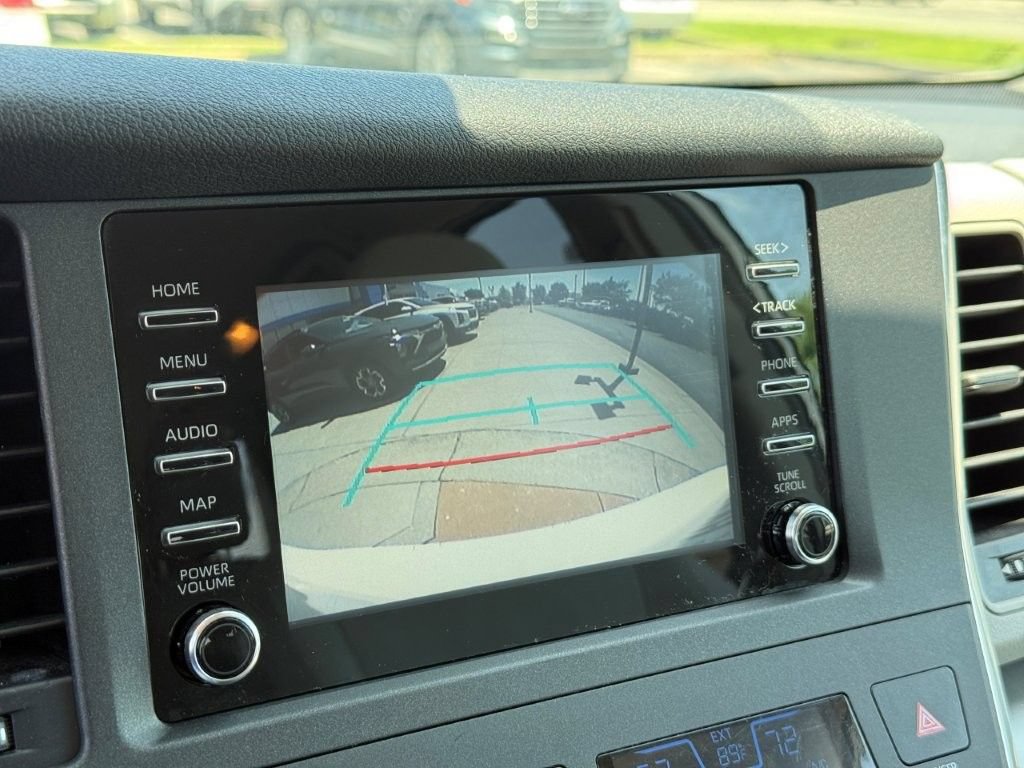 Used 2019 Toyota Sienna L FWD image 24