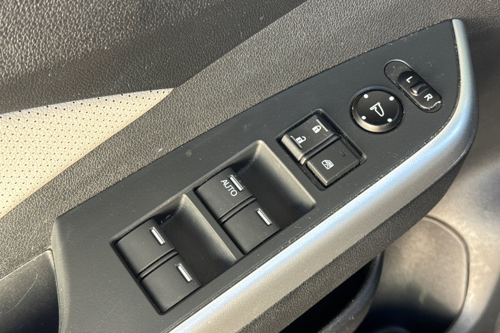 Used 2016 Honda CR-V EX-L image 14