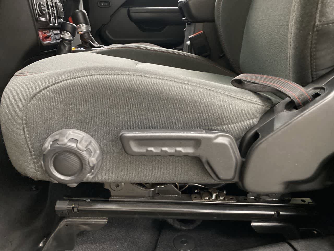 Used 2024 Jeep Wrangler Unlimited Rubicon AWD/4WD image 15