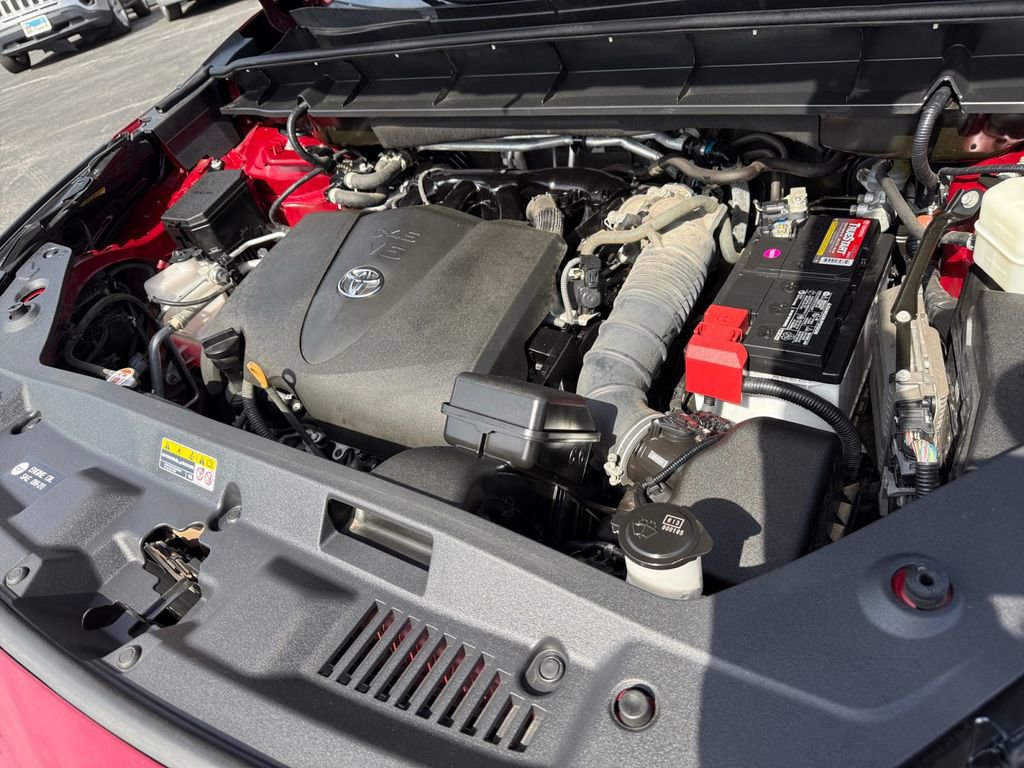 Used 2022 Toyota Highlander LE AWD/4WD image 35