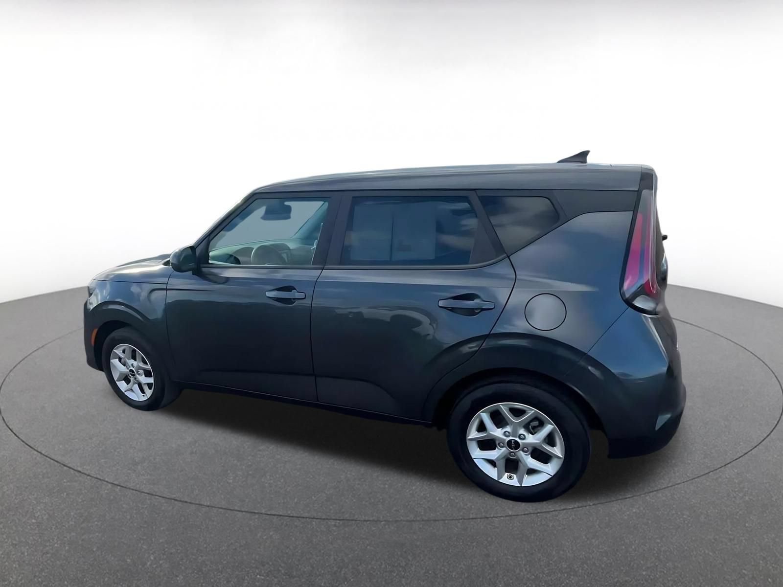 Used 2025 Kia Soul LX w/ LX Technology Package FWD image 9
