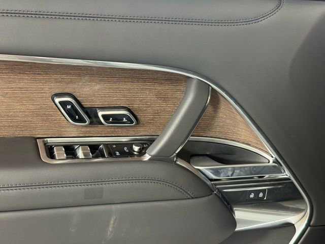 New 2025 Land Rover Range Rover SE image 11