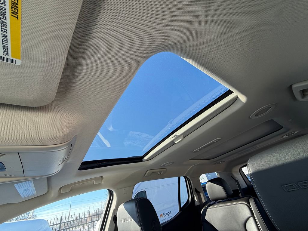 Used 2023 GMC Acadia Denali w/ Black Diamond Edition image 28