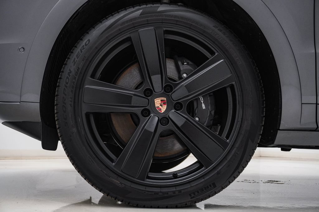 Certified 2025 Porsche Cayenne Coupe AWD/4WD image 13
