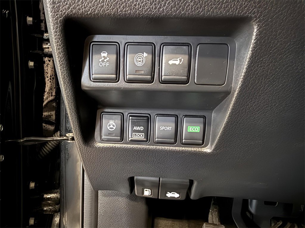 Used 2017 Nissan Rogue SV w/ Sun & Sound Touring Package image 21