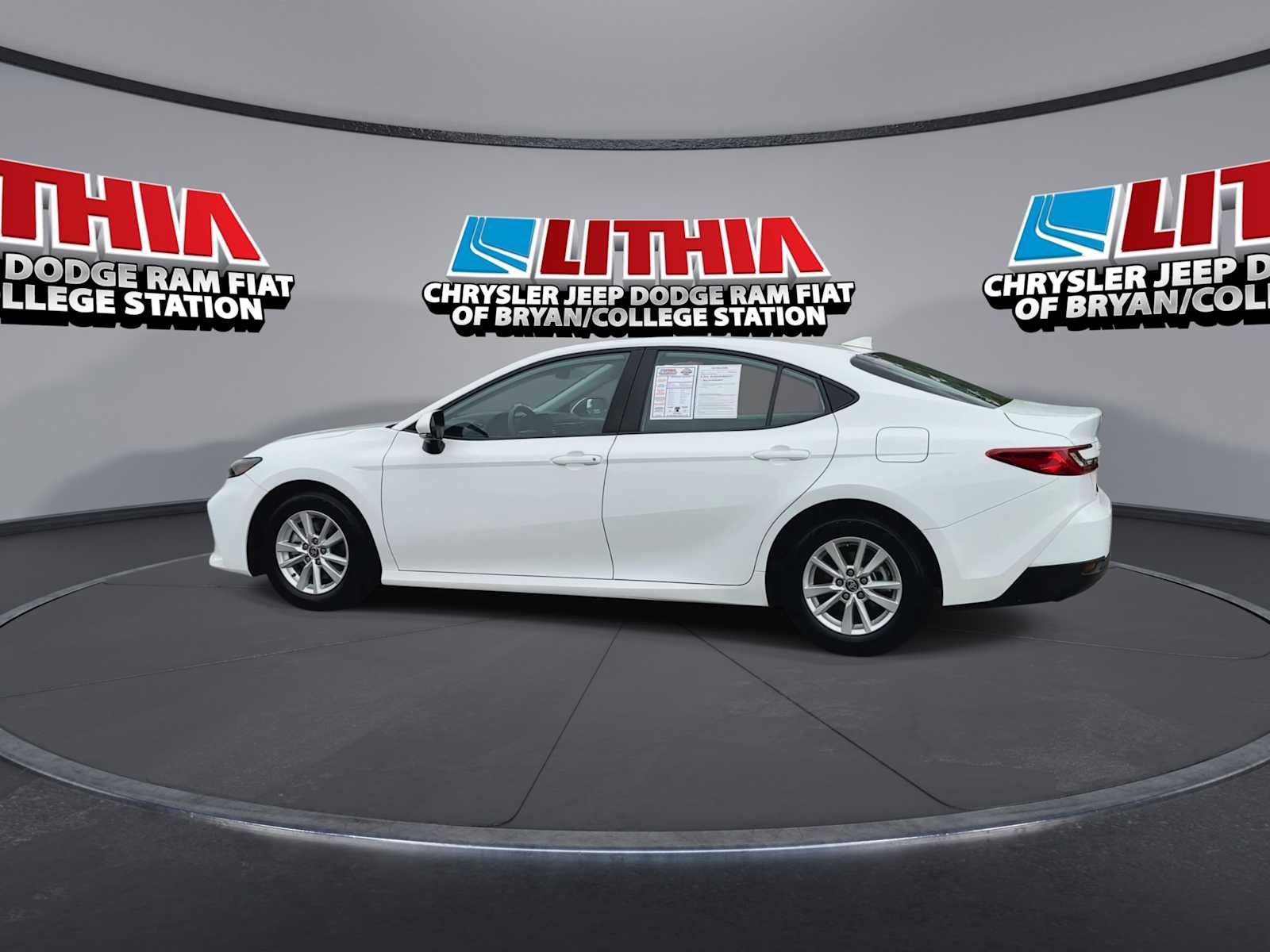 Used 2025 Toyota Camry LE image 5