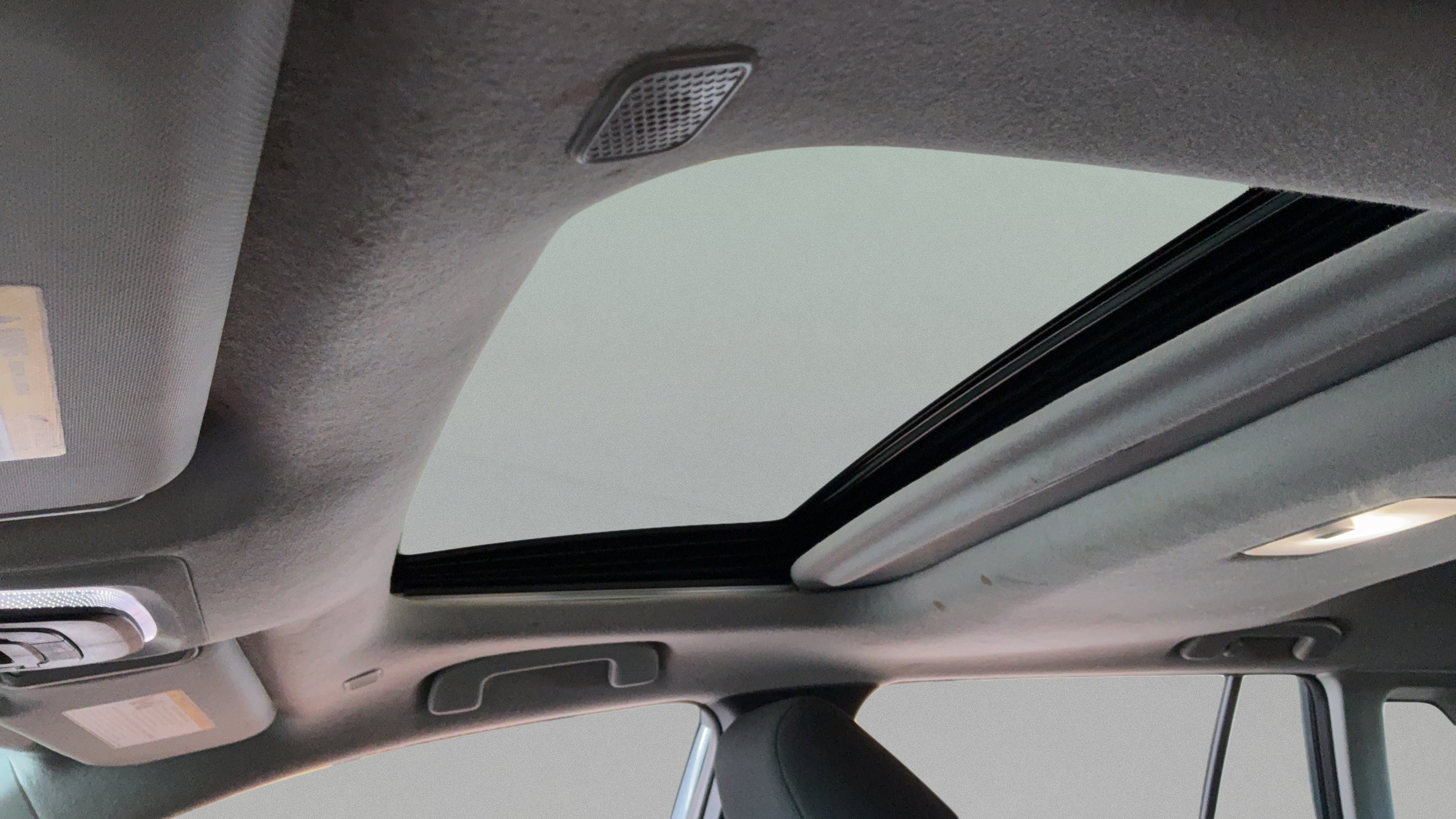 Certified 2024 Toyota Corolla Cross LE w/ Moonroof Package FWD image 18
