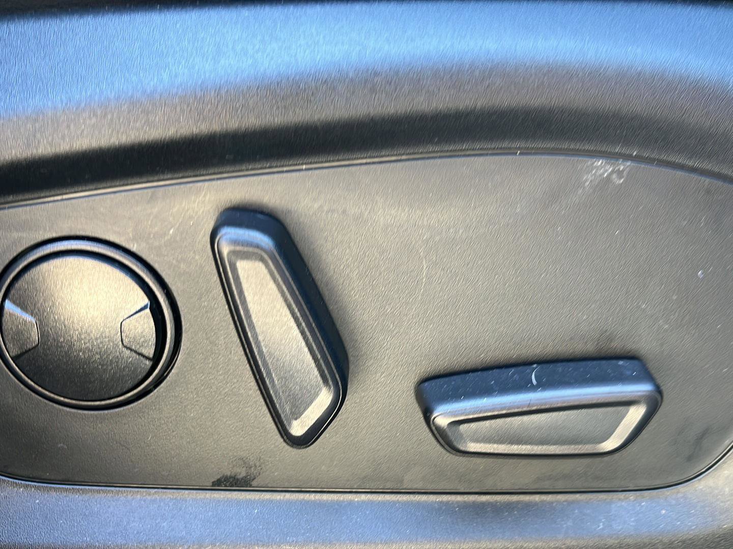 Used 2023 Ford Explorer XLT w/ Equipment Group 202A image 32