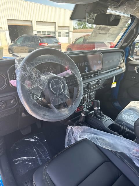 New 2025 Jeep Wrangler Unlimited Rubicon 392 image 11