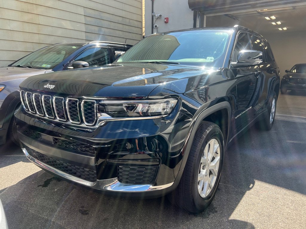 Used 2023 Jeep Grand Cherokee L Limited image 1