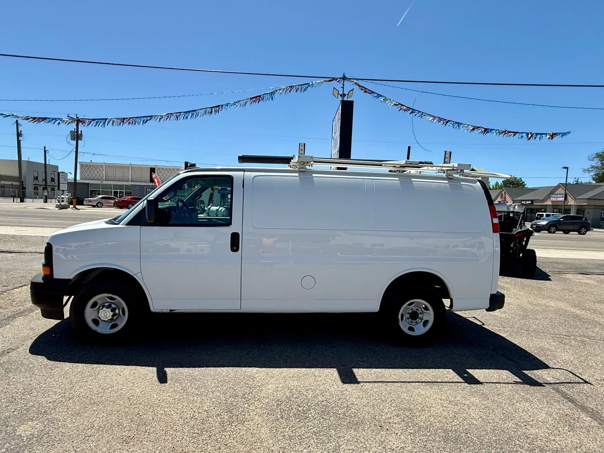Used 2017 Chevrolet Express 2500 Van 3D image 2