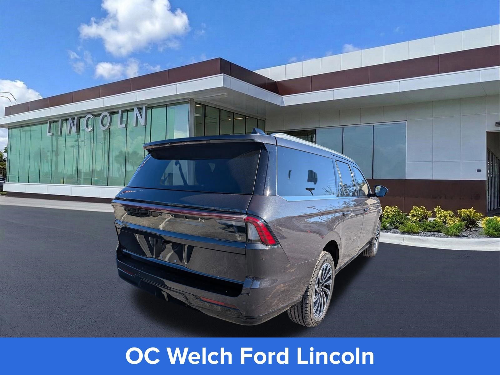 Certified 2025 Lincoln Navigator L Black Label AWD/4WD image 5