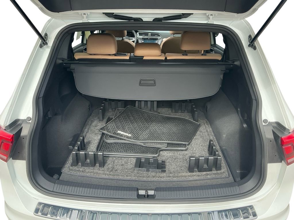 Used 2023 Volkswagen Tiguan SE w/ Panoramic Sunroof Package image 23