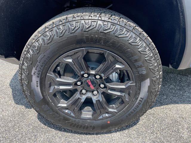 New 2025 GMC Canyon Elevation w/ Convenience Package image 39