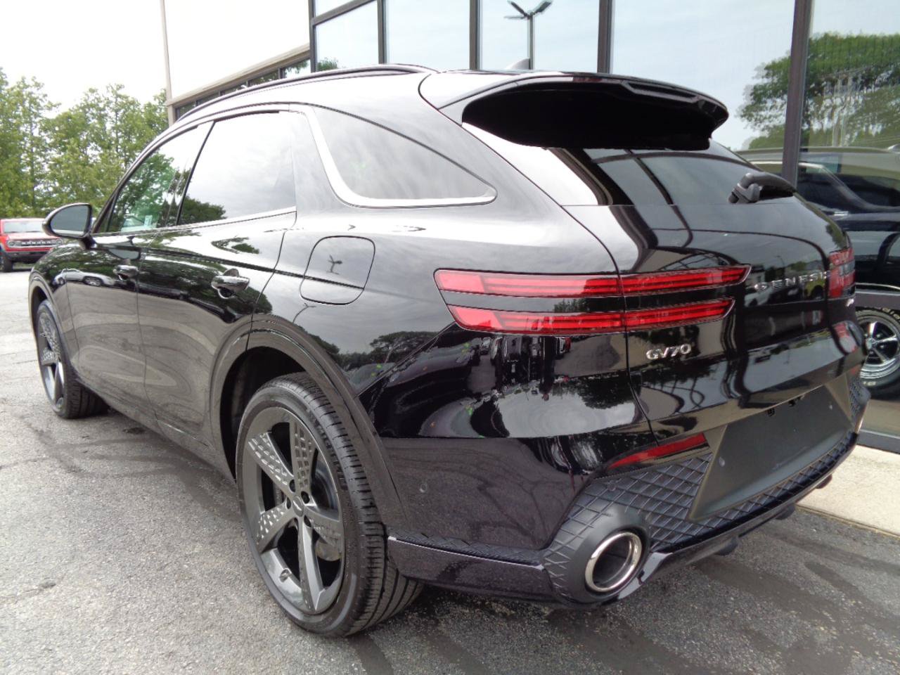 Used 2024 Genesis GV70 3.5T Sport w/ Sport Prestige Package AWD/4WD image 7