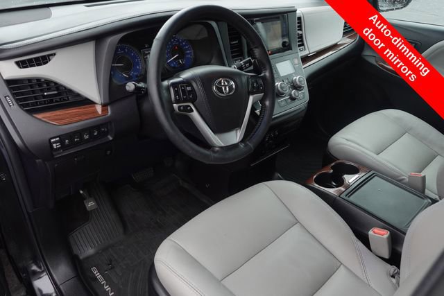 Used 2017 Toyota Sienna Limited Premium FWD image 12