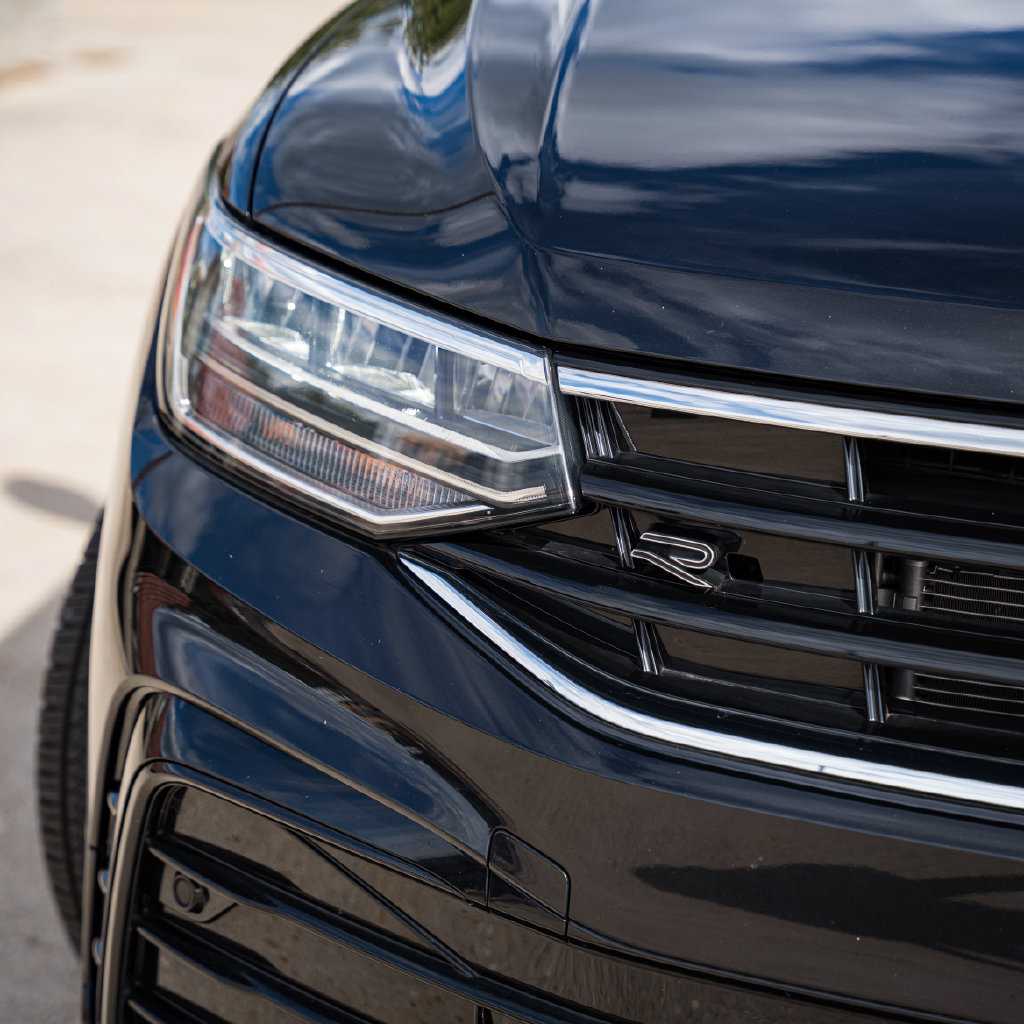 Certified 2024 Volkswagen Tiguan SE R-Line AWD/4WD image 3