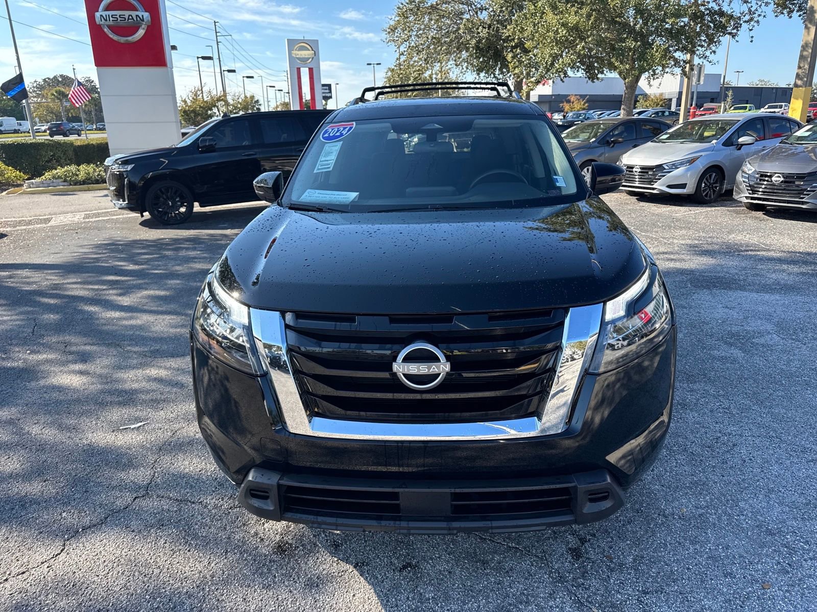 Certified 2024 Nissan Pathfinder SV image 3