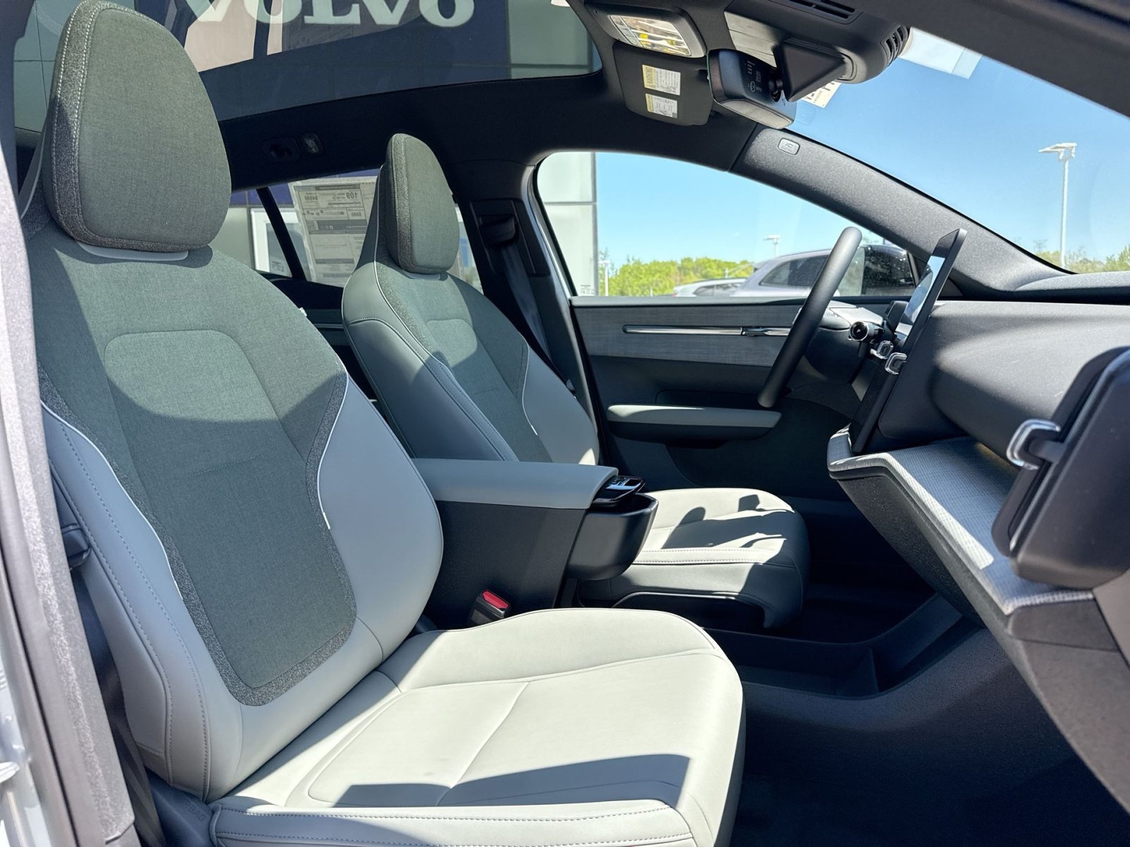 New 2026 Volvo EX30 Plus w/ Protection Package Premier AWD/4WD image 27