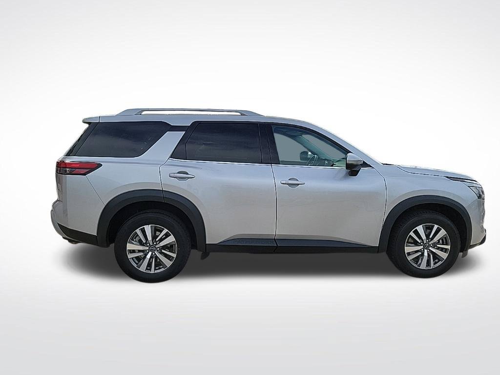 Used 2025 Nissan Pathfinder SL AWD/4WD image 5