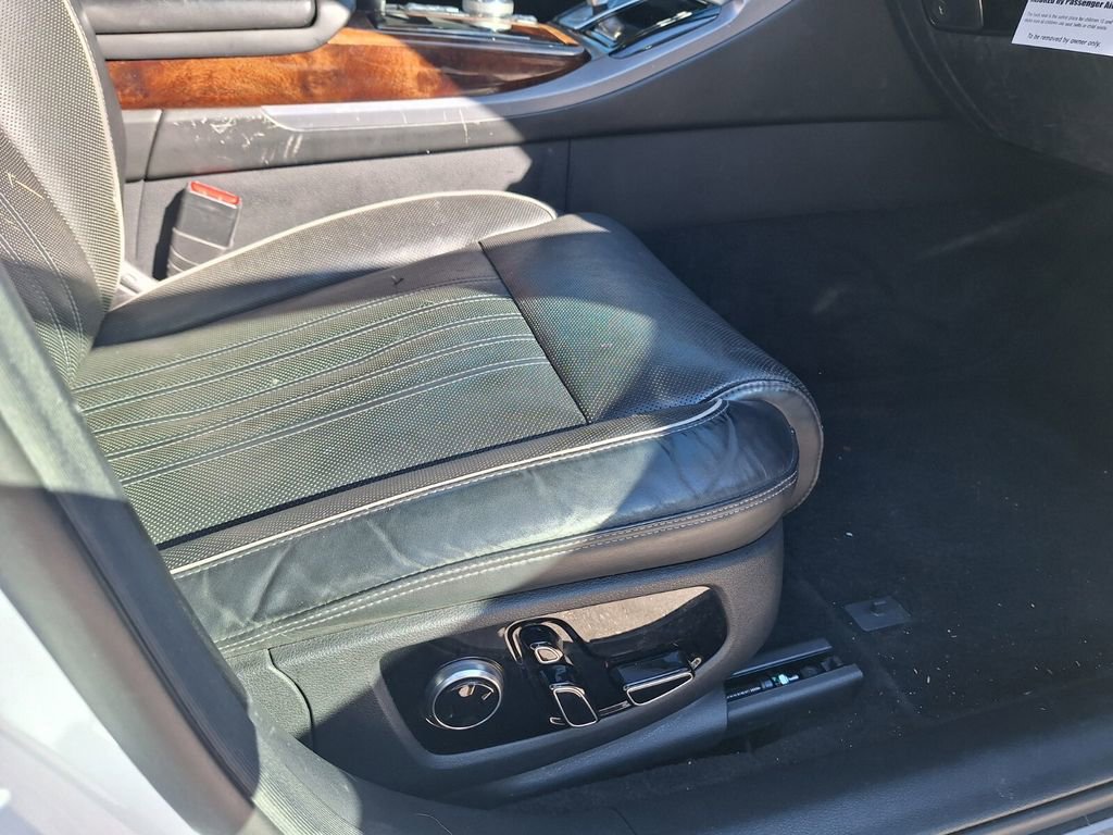 Used 2017 Genesis G90 3.3T Premium image 31