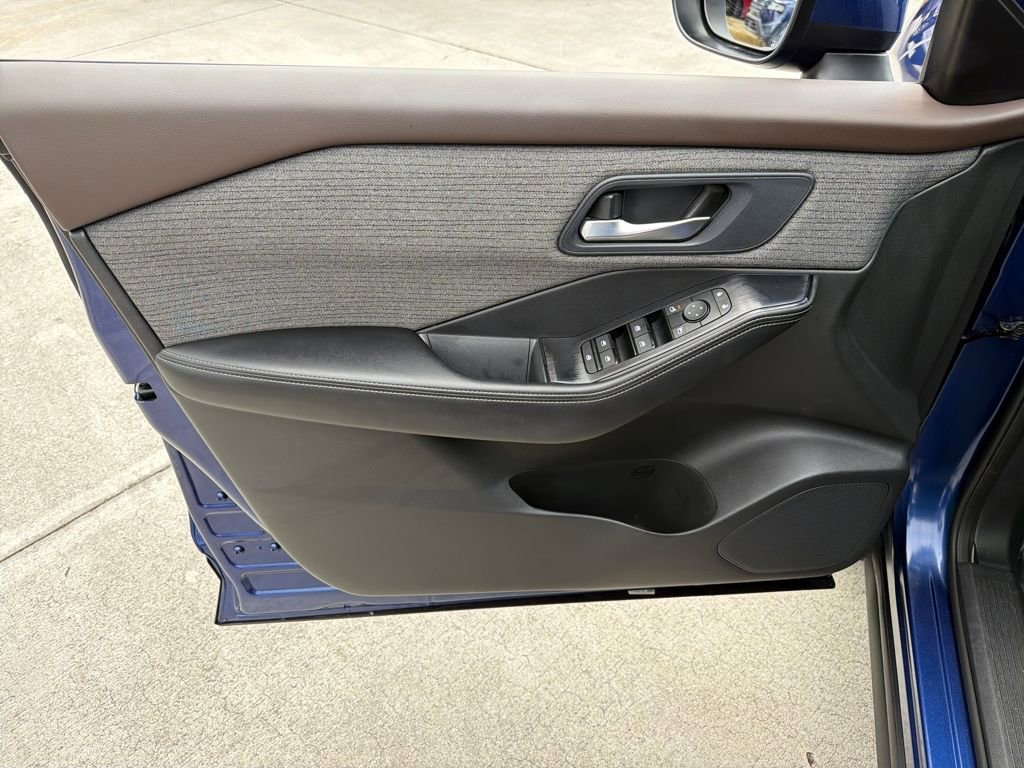 Certified 2023 Nissan Rogue SV FWD image 17