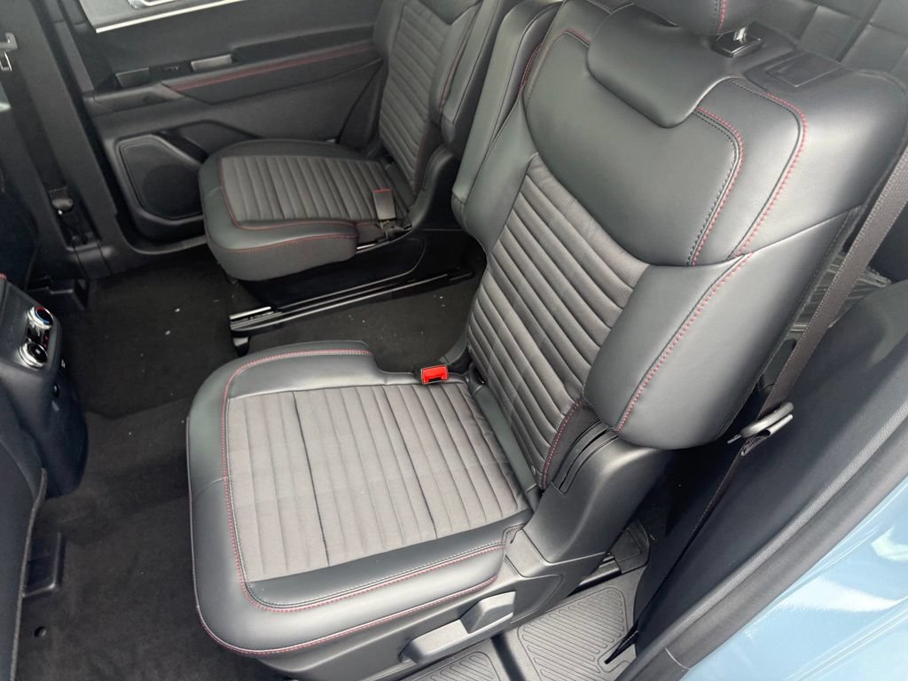 New 2026 Ford Explorer ST-Line w/ ST-Line Street Pack AWD/4WD image 37