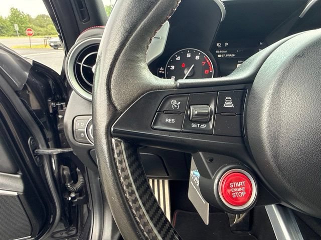Used 2019 Alfa Romeo Giulia Quadrifoglio w/ Driver Assist Dynamic Package RWD image 16