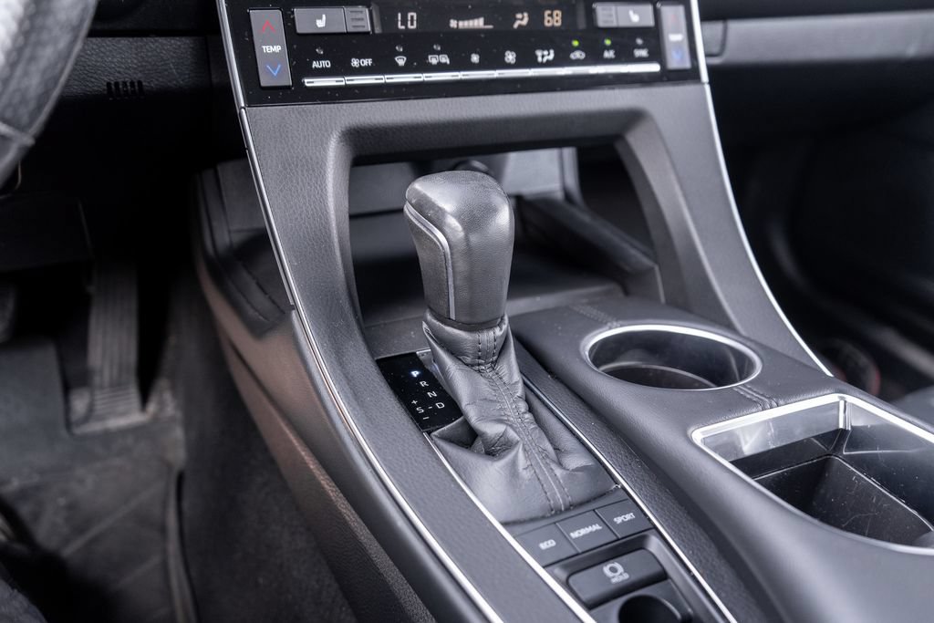 Used 2021 Toyota Avalon XLE w/ Moonroof Package AWD/4WD image 24
