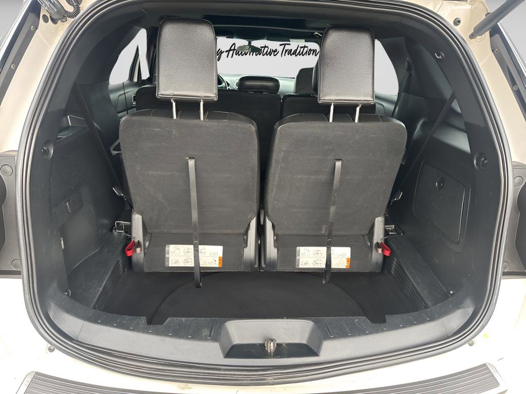 Used 2018 Ford Explorer XLT w/ Equipment Group 202A image 12