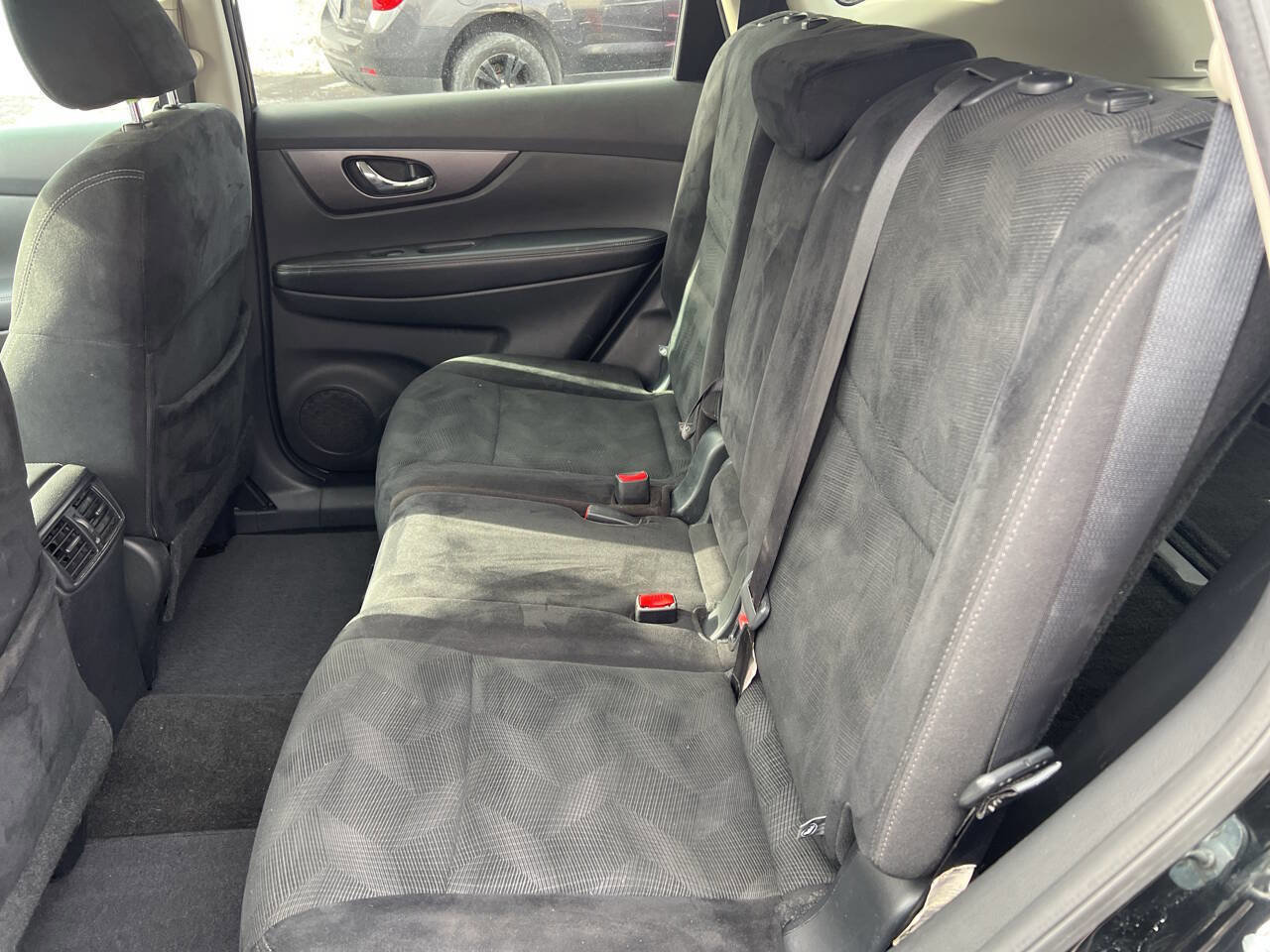 Used 2016 Nissan Rogue SV image 13