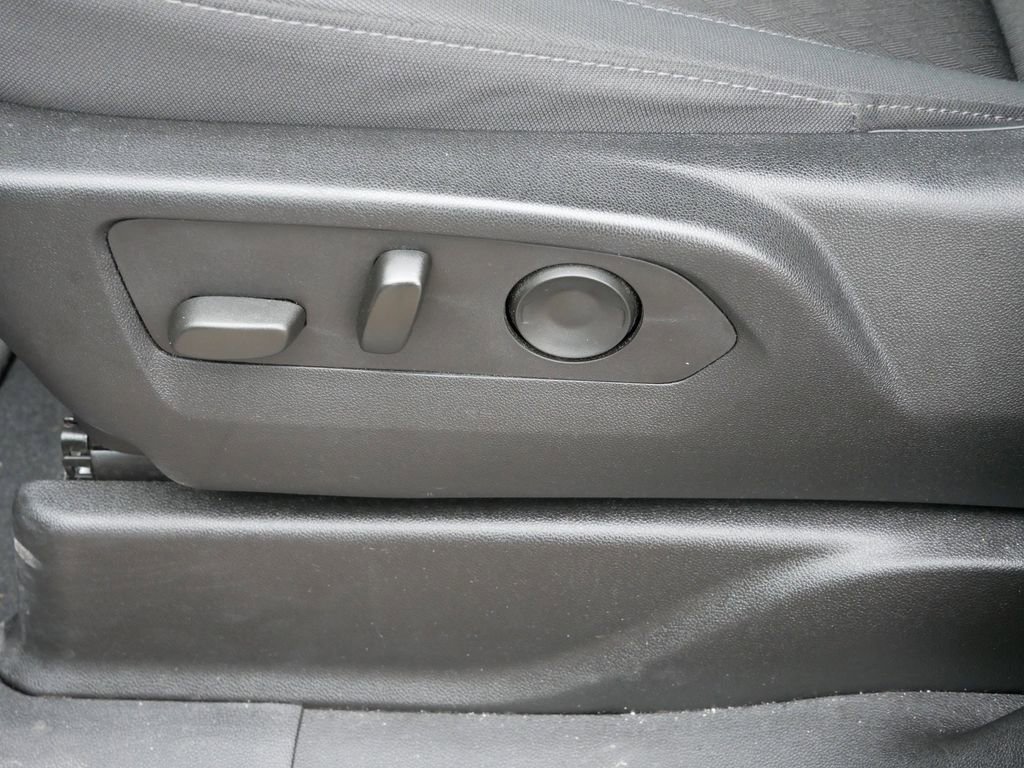 Used 2024 GMC Yukon SLE image 17