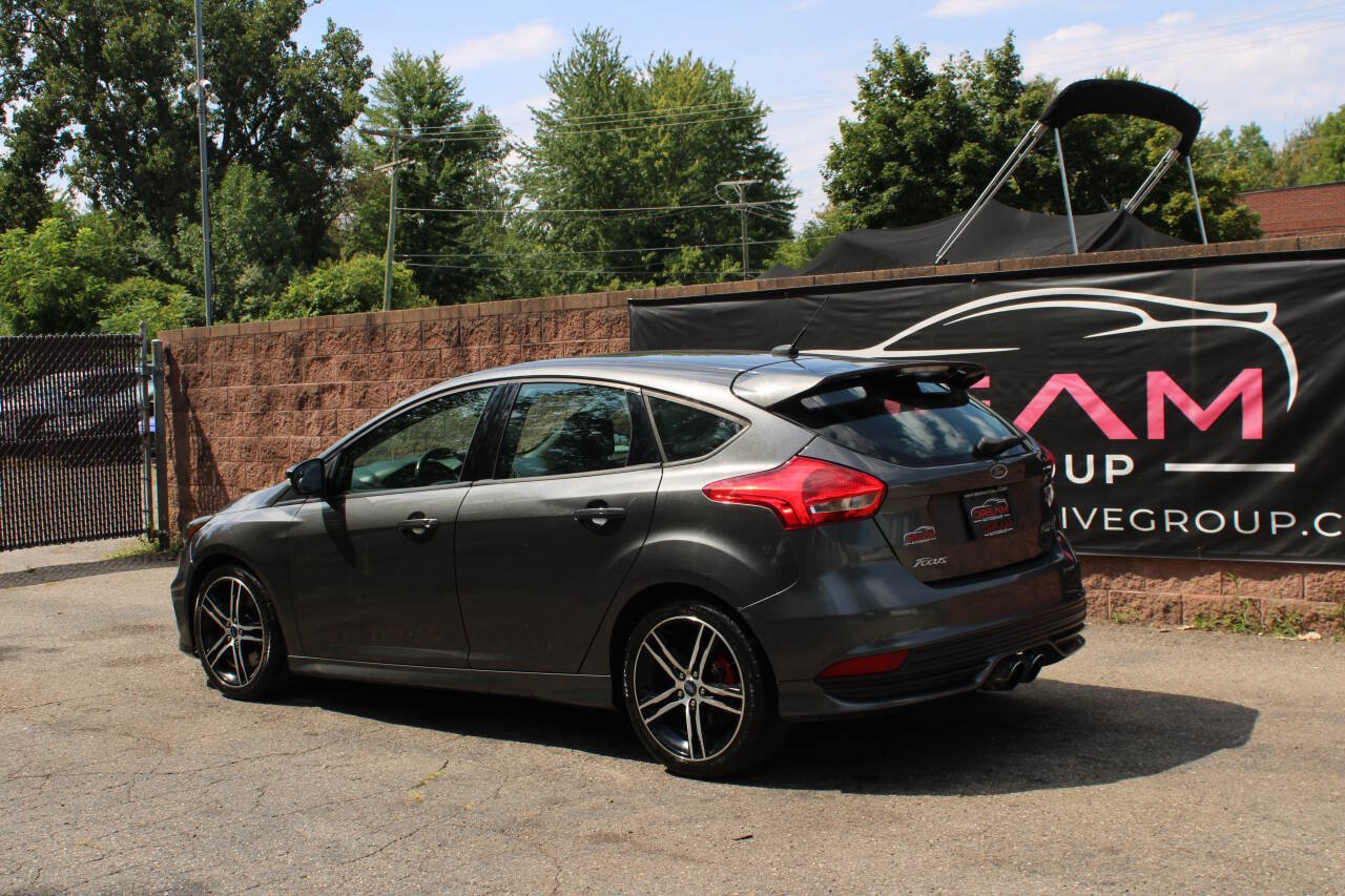 Used 2018 Ford Focus ST FWD image 3