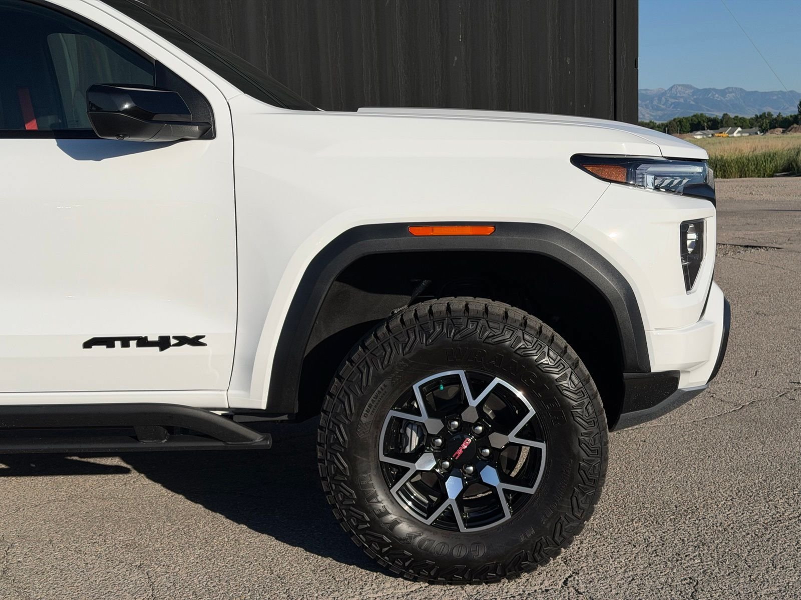 Used 2026 GMC Canyon AT4X AWD/4WD image 4