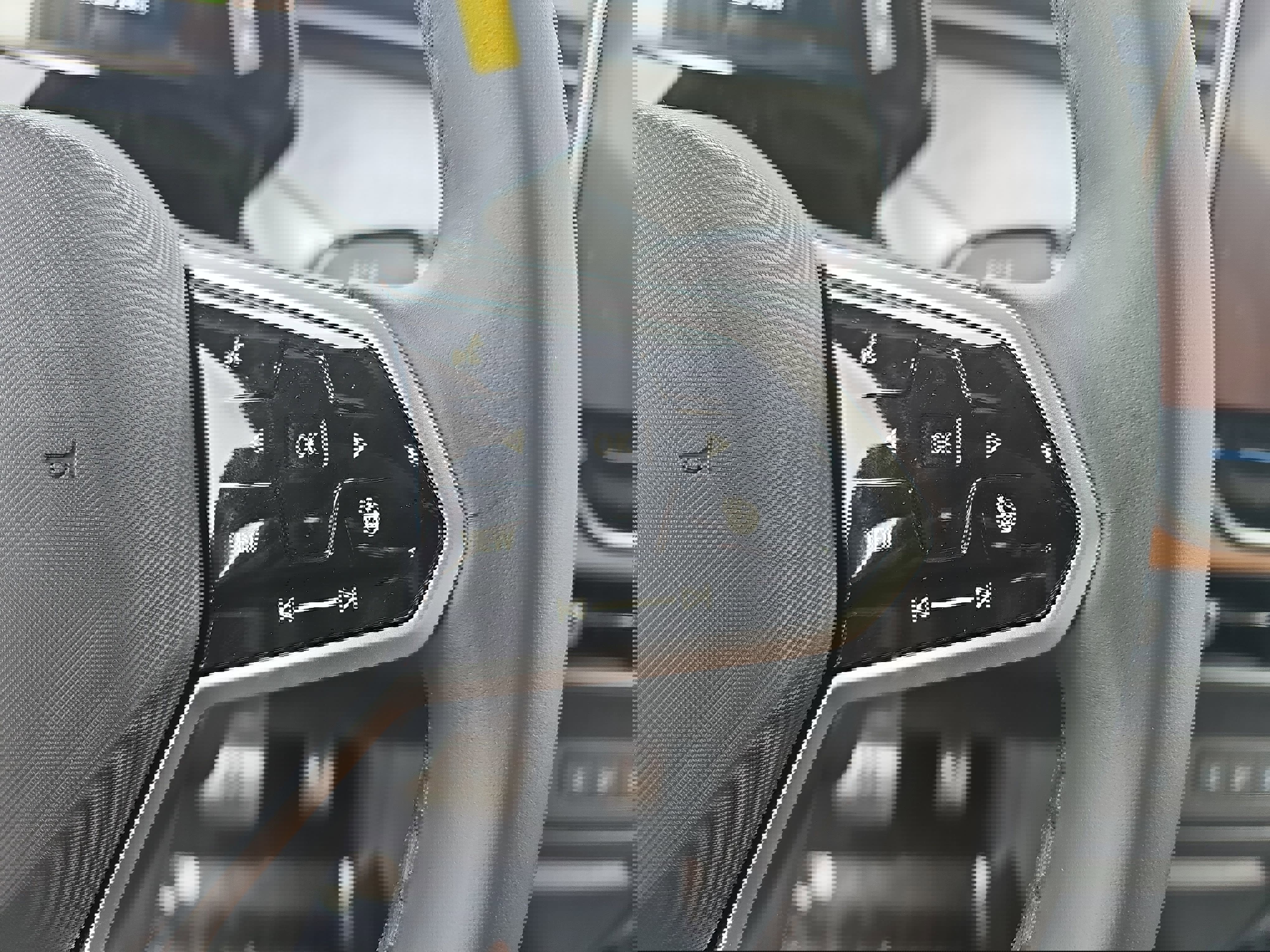 New 2025 Volkswagen ID. Buzz Pro S image 18