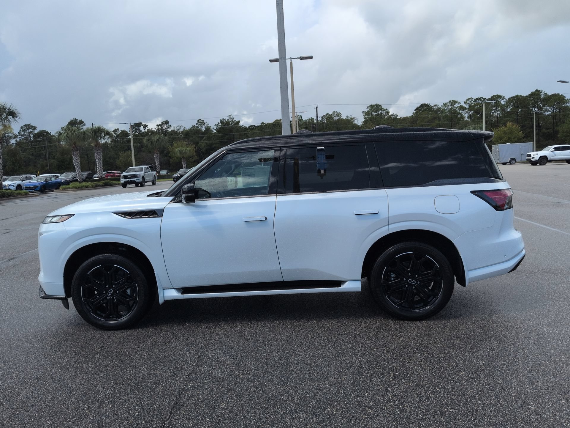 New 2027 INFINITI QX80 Sensory AWD/4WD image 8