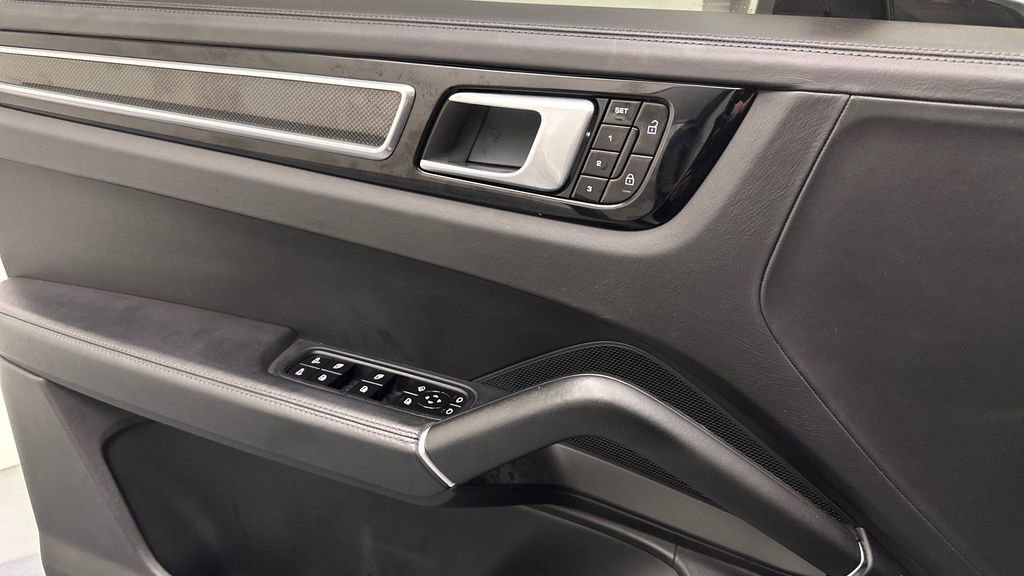 Used 2021 Porsche Cayenne GTS AWD/4WD image 22