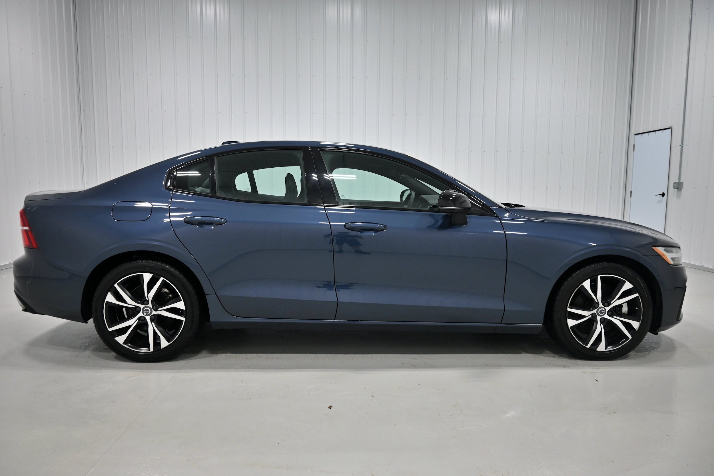 Used 2022 Volvo S60 B5 R-Design AWD/4WD image 37