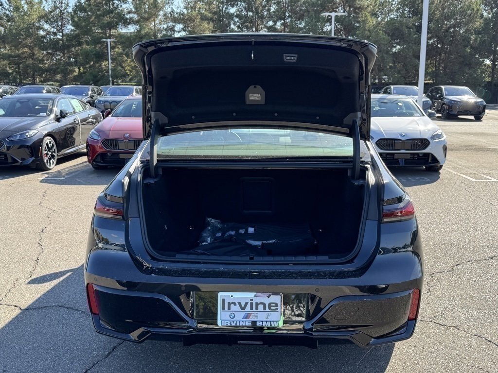New 2025 BMW 750e xDrive w/ Premium Package image 10