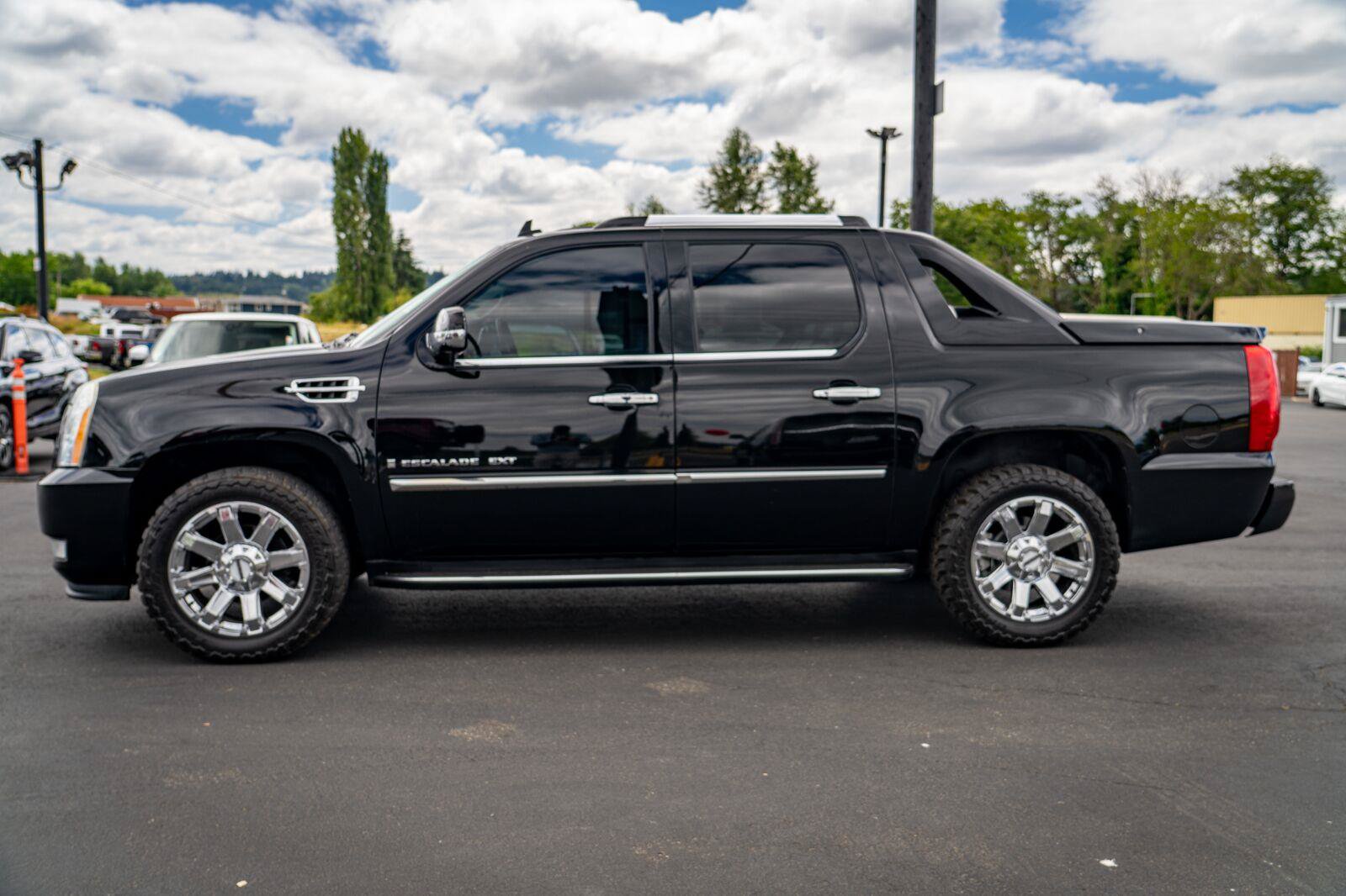 Used 2007 Cadillac Escalade EXT w/ Information Package AWD/4WD image 13