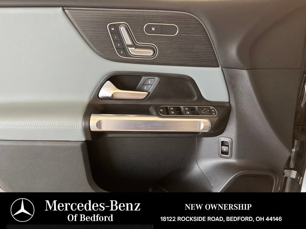 Used 2026 Mercedes-Benz GLB 250 4MATIC image 11
