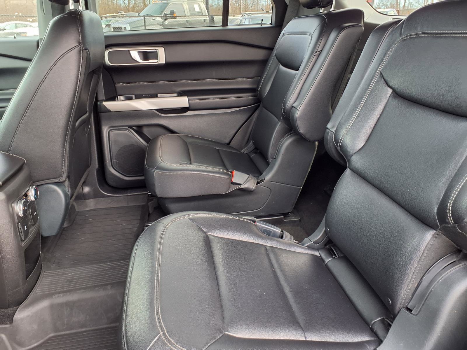 Used 2021 Ford Explorer XLT w/ Equipment Group 202A image 7