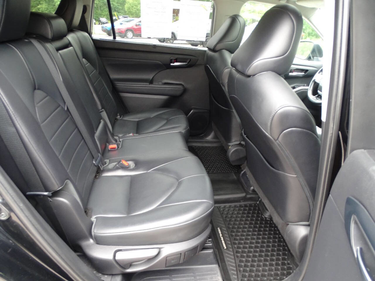 Used 2021 Toyota Highlander XLE image 39