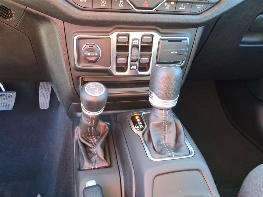 New 2025 Jeep Gladiator Sport image 18