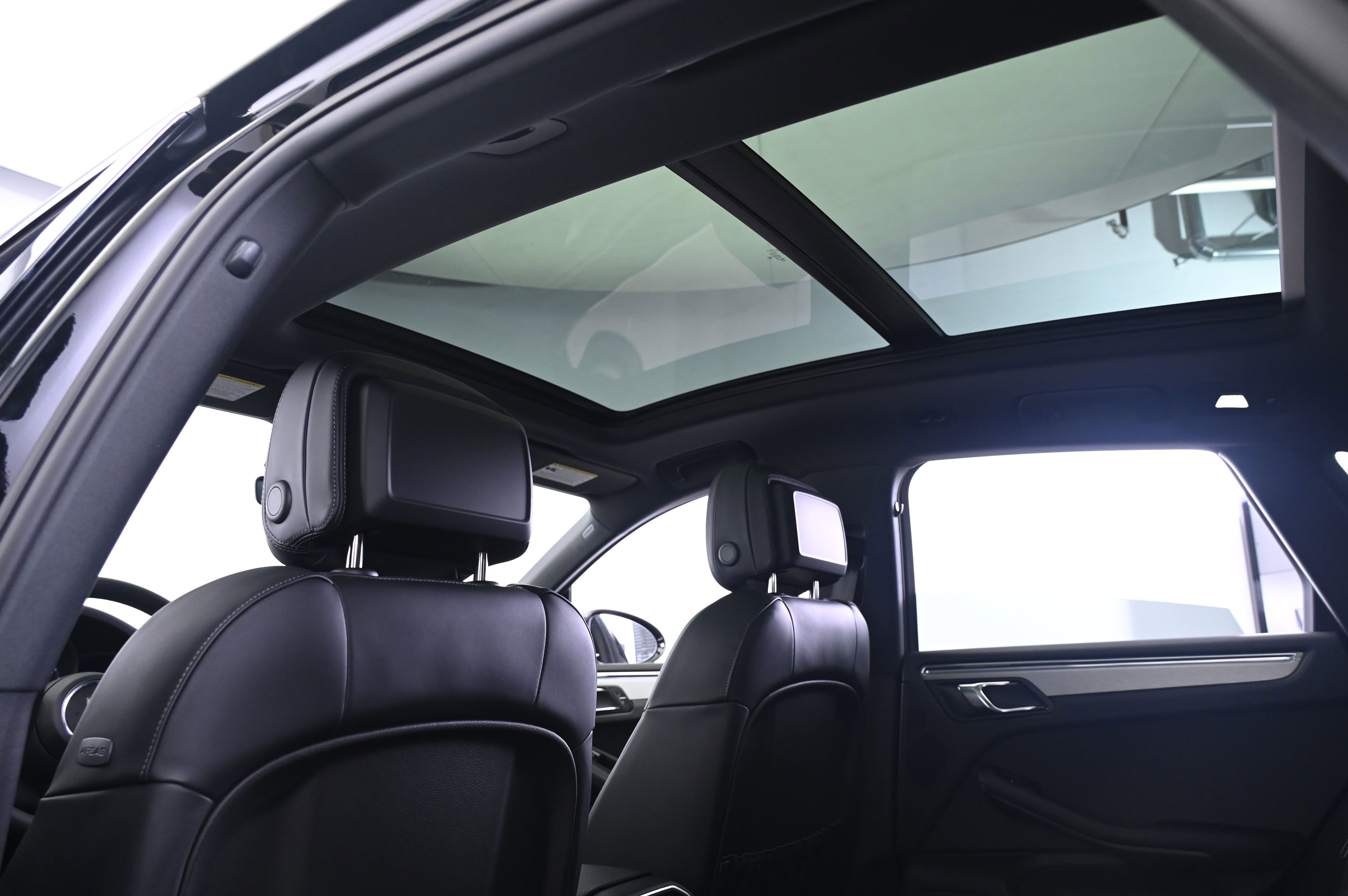 Certified 2025 Porsche Macan image 25